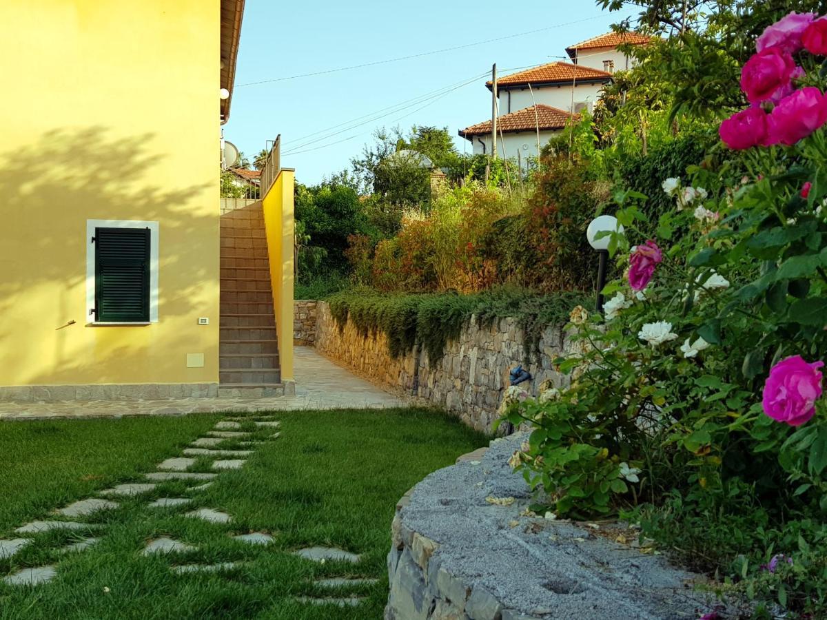 Villa Casa Laura Imperia Exterior foto